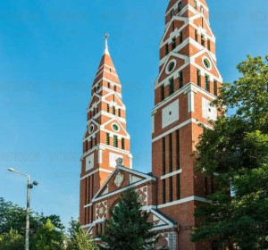 Ez a szép Angyalföldi Szent Mihály Plébánia a Babér utcában található.