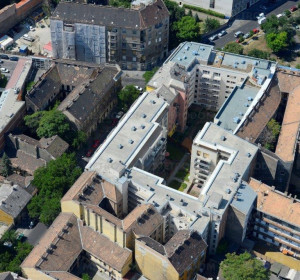 A ház "hátulról" a felső részen a tér