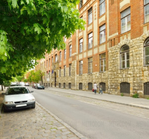 A Csata utcai általános iskola 10 percre van a háztól