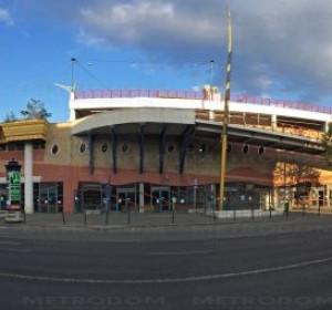 A Lehel piac 5 perc sétára van, és a hét minden napján nyitva található.