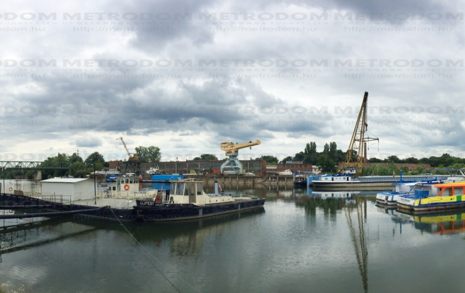Panoráma az Újpesti rakpartról a hajóállomással