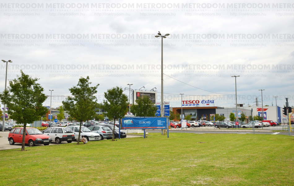 Mindössze egy metrómegállóra található a Váci úti Tesco